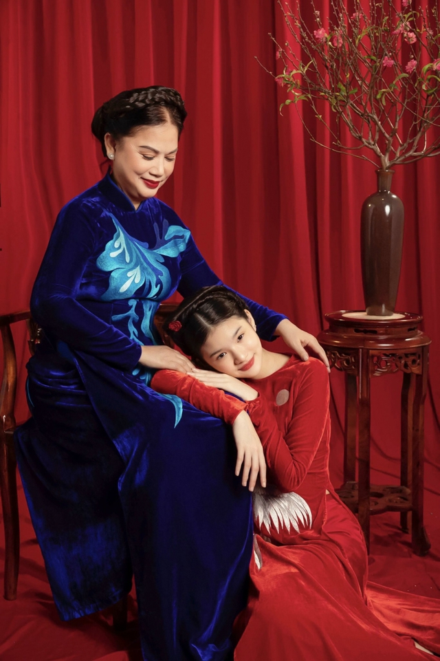 Nhan sắc 3 thế hệ nhà Trương Ngọc Ánh, bất ngờ nhất là sắc vóc tuổi 14 của con gái nữ diễn viên  - Ảnh 4.
