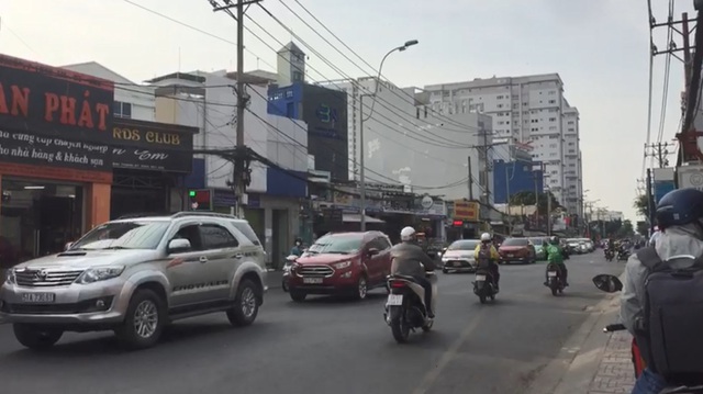 Bến xe đông nghịt người rời Sài Gòn về quê đón Tết - Ảnh 2.