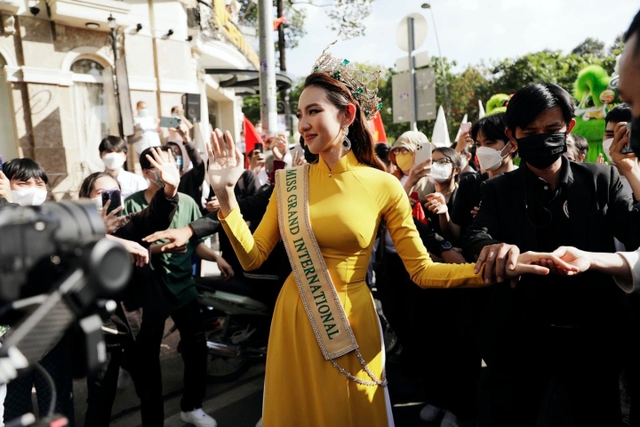 Nguyễn Thúc Thùy Tiên: &quot;Tôi chưa từng tỏ ra yếu đuối để nhận được sự yêu thương&quot; - Ảnh 2.