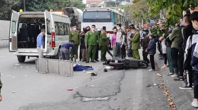 Quảng Ninh: Xe chở công nhân gây tai nạn, bé 8 tuổi tử vong tại chỗ - Ảnh 1.