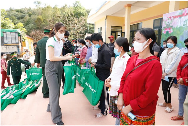 FE CREDIT MANG TẾT ẤM ĐẾN V&Ugrave;NG CAO - Ảnh 2.