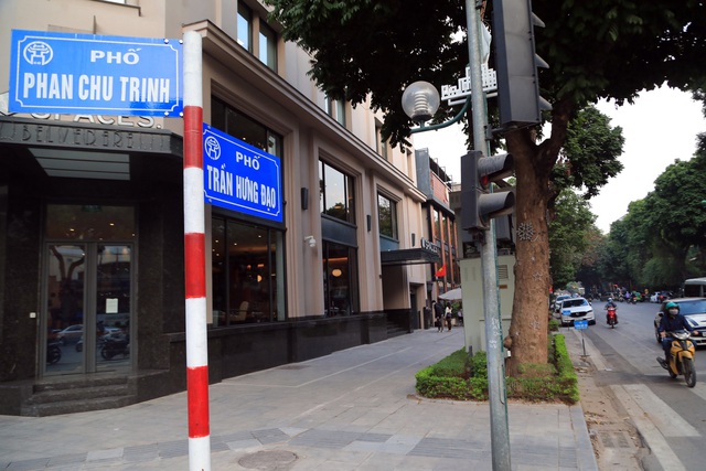 Điểm danh 5 tuyến phố ở &quot;quận cam&quot; Hoàn Kiếm, Hà Nội được kinh doanh trên vỉa hè - Ảnh 7.