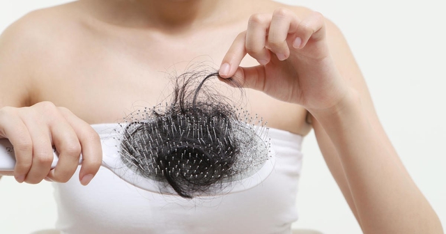 Chuyên gia chỉ rõ 5 nguyên nhân chính gây rụng tóc và đây là 6 nhóm thực phẩm cần nhất cho mái tóc đẹp - Ảnh 2.