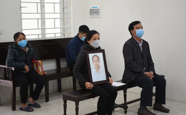 Tình tiết gây sốc tại phiên tòa xét xử vụ sát hại nữ sinh Học viện Ngân hàng ở sông Nhuệ: Hai bị cáo khai nhận tội do bị ép cung - Ảnh 2.