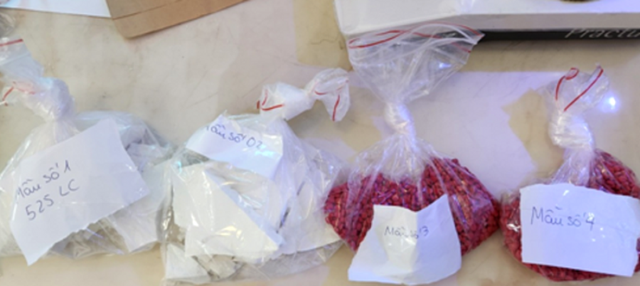Thủ đoạn tinh vi cất giấu 4.000 viên hồng phiến cùng 2 bánh heroin trong tải măng khô  - Ảnh 2.