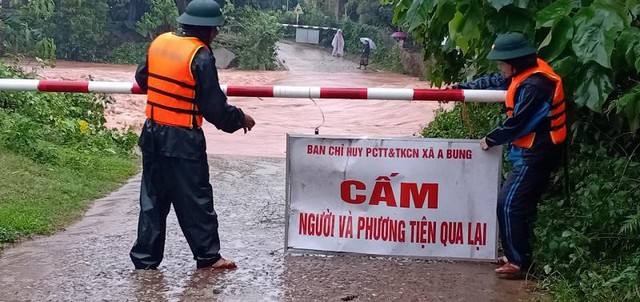 Quảng Trị sẵn sàng di dời hàng chục ngàn hộ dân tới nơi an toàn tránh mưa lũ, sạt lở - Ảnh 2.