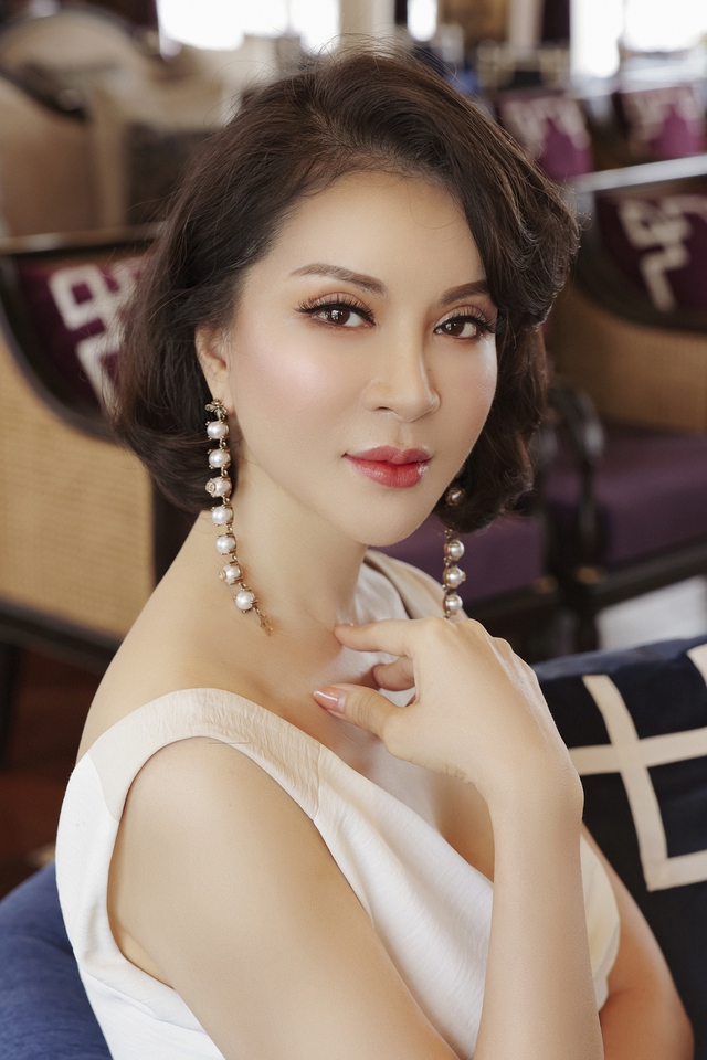 MC Thanh Mai chưng diện lộng lẫy dự tiệc trên du thuyền, đọ sắc cùng Hoa hậu Giáng My - Ảnh 12.