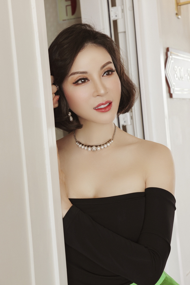 MC Thanh Mai chưng diện lộng lẫy dự tiệc trên du thuyền, đọ sắc cùng Hoa hậu Giáng My - Ảnh 8.