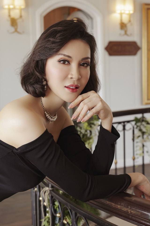 MC Thanh Mai chưng diện lộng lẫy dự tiệc trên du thuyền, đọ sắc cùng Hoa hậu Giáng My - Ảnh 7.