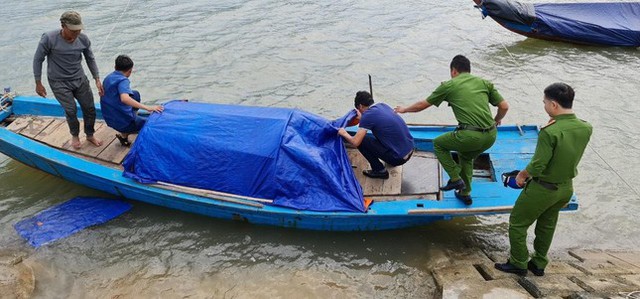 Đi đánh cá cùng bố mẹ, bé trai 5 tuổi rơi xuống sông tử vong - Ảnh 2.
