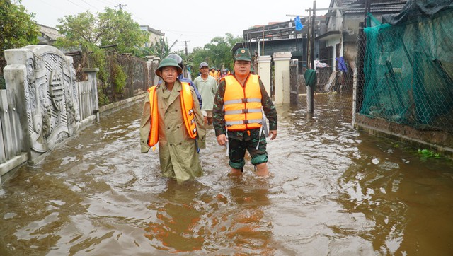 Nước rút chậm, khu đô thị mới ở Huế vẫn bị lũ bủa vây - Ảnh 12.