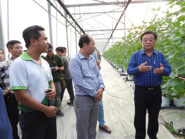 Bộ trưởng Bộ Nông nghiệp và Phát triển Nông thôn thăm nông trường WinEco Củ Chi - Ảnh 1.