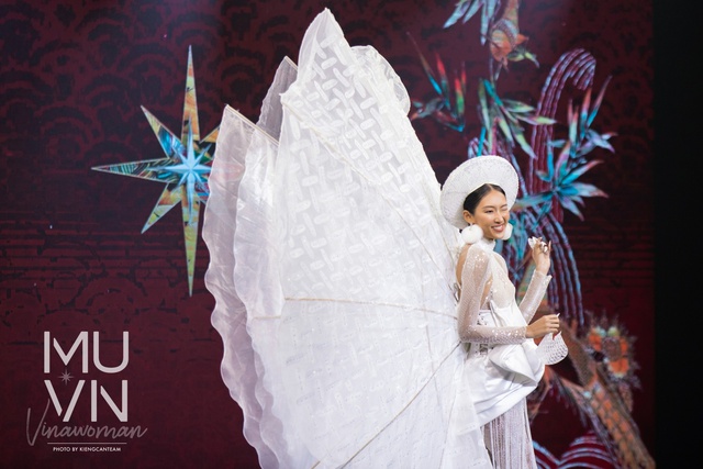 Chiêm ngưỡng lại những lần ẩm thực Việt thổi hồn cho các bộ trang phục dân tộc tại đấu trường hoa hậu - Ảnh 9.