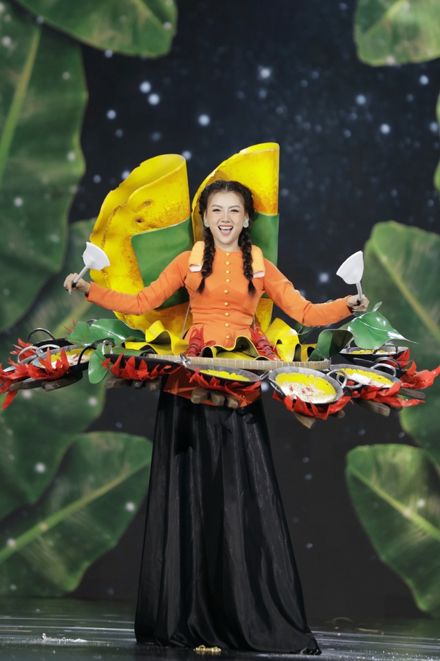 Chiêm ngưỡng lại những lần ẩm thực Việt thổi hồn cho các bộ trang phục dân tộc tại đấu trường hoa hậu - Ảnh 8.