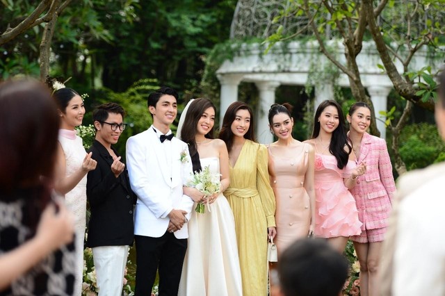 Nhan sắc Hoa hậu Đỗ Mỹ Linh gây chú ý trong hôn lễ của Phương Nga - Bình An - Ảnh 5.