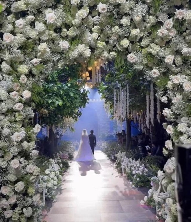 Khoảnh khắc xúc động ở đám cưới trong mơ của hoa hậu tài sắc Đỗ Mỹ Linh - Ảnh 6.