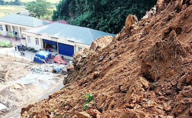 Thanh Hóa: Trường mầm non chưa xây dựng xong đã có nguy cơ bị vùi lấp - Ảnh 1.
