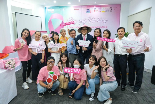 Gây quỹ Nơ hồng đồng hành cùng chiến dịch nâng cao nhận thức về ung thư vú - Ảnh 1.