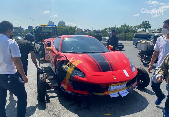 Bác bỏ thông tin người phụ nữ điều khiển, siêu xe Ferrari 488 gây tai nạn đang được lấy mẫu vân tay để xác định người cầm lái - Ảnh 2.