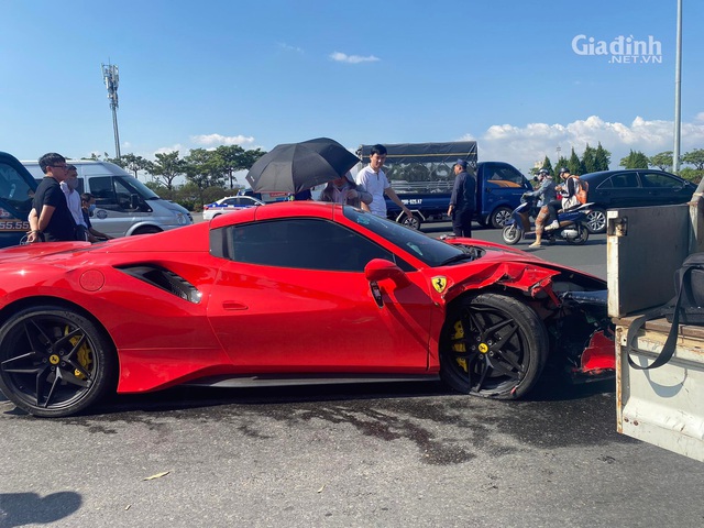 Nhân chứng kể lại giây phút chứng kiến đôi nam nữ bước ra từ chiếc siêu xe Ferrari sau gây tai nạn, 1 người tử vong - Ảnh 3.