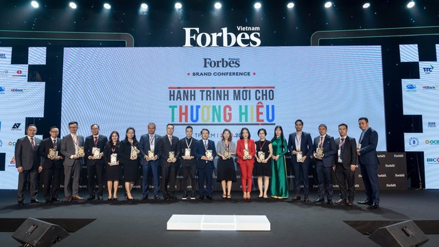 Vietcombank dẫn đầu Top 25 thương hiệu tài chính hàng đầu Việt Nam 2022 - Ảnh 2.