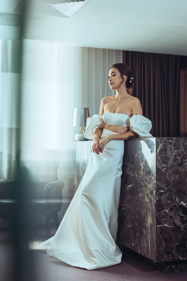 Giữa tin đồn 'cô dâu tháng 10', Đỗ Mỹ Linh khoe ảnh váy cưới của nhà mốt nổi tiếng thế giới - Ảnh 5.