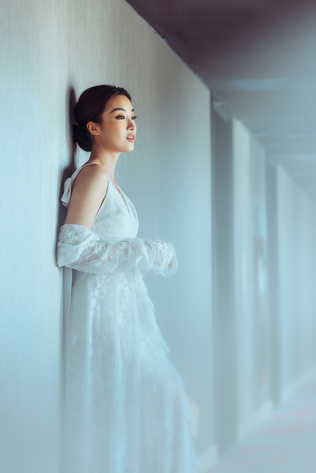 Giữa tin đồn 'cô dâu tháng 10', Đỗ Mỹ Linh khoe ảnh váy cưới của nhà mốt nổi tiếng thế giới - Ảnh 6.