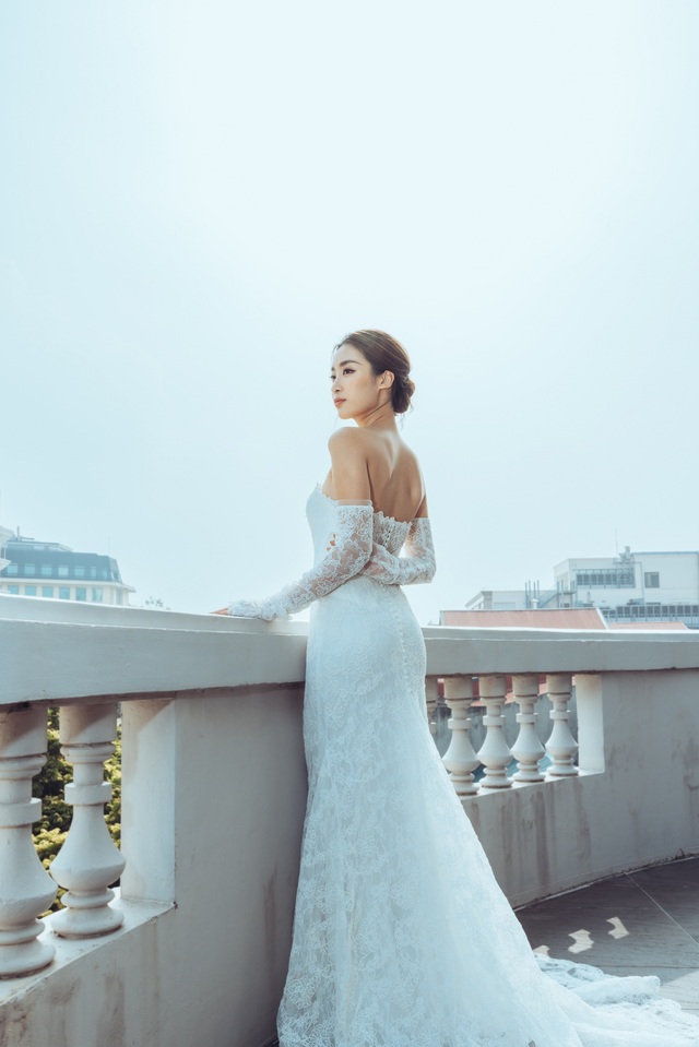 Giữa tin đồn 'cô dâu tháng 10', Đỗ Mỹ Linh khoe ảnh váy cưới của nhà mốt nổi tiếng thế giới - Ảnh 7.