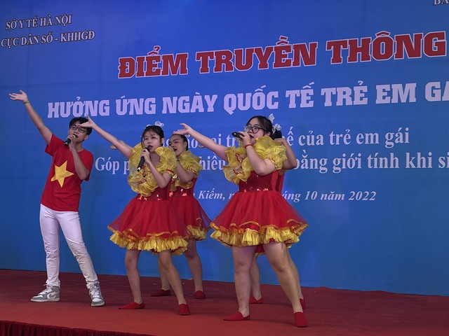 Hoàn Kiếm (Hà Nội): Nhiều hoạt động tuyên truyền hưởng ứng Ngày Quốc tế trẻ em gái - Ảnh 2.