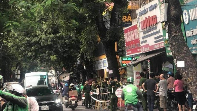 Hà Nội: Người phụ nữ bị đâm tử vong trên phố Hoàng Hoa Thám - Ảnh 2.