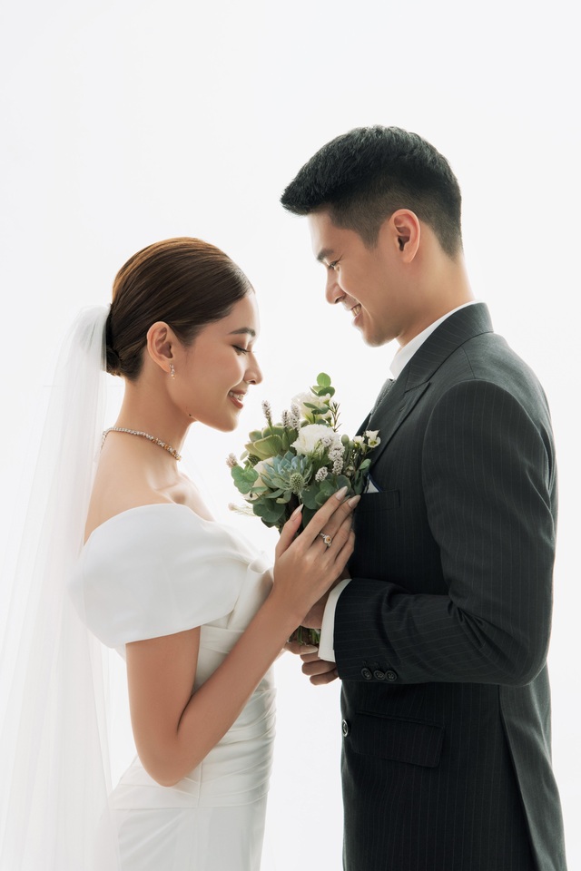 Hé lộ ảnh cưới, Á hậu Thùy Dung tiết lộ chuyện nhầm lẫn 'dở khóc dở cười' với chồng doanh nhân - Ảnh 3.