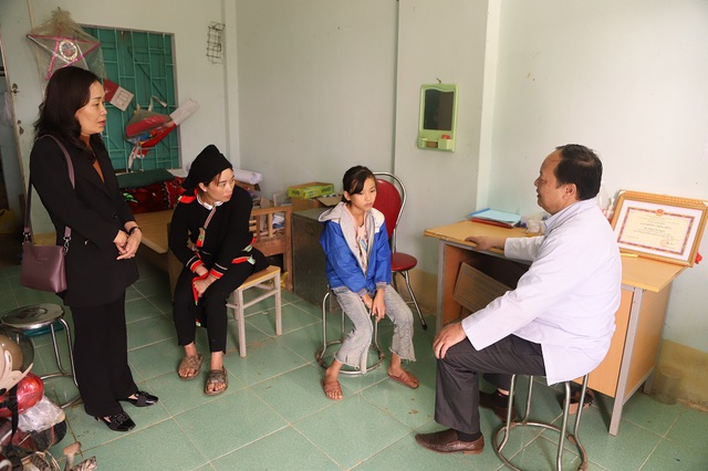 Cao Bằng: Gần 20 em học sinh tự nhi&ecirc;n ngất, kh&oacute;c v&agrave; co cứng ch&acirc;n tay - Ảnh 1.