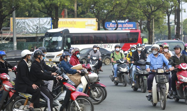 Người dân lúng túng khi thí điểm tổ chức lại nút giao thông Mễ Trì – Lê Quang Đạo – Châu Văn Liêm - Ảnh 4.