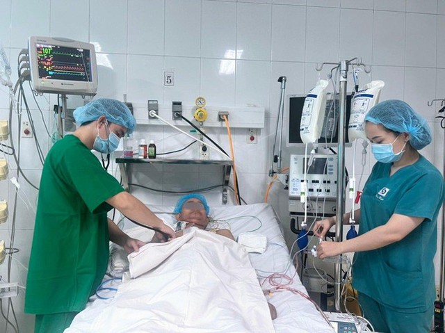 Kỳ tích: Cứu sống người bệnh bất ngờ vỡ tim ngay trước mặt bác sĩ - Ảnh 3.