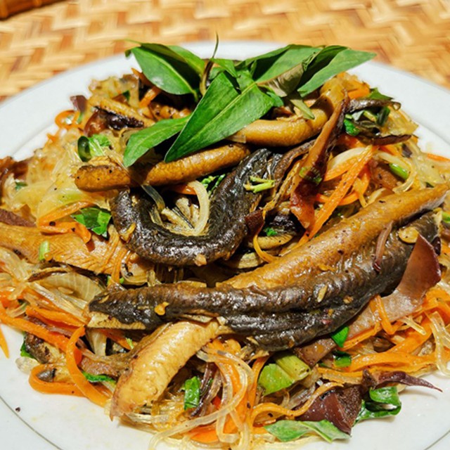 Miến lươn mà dùng lươn công nghiệp giá rẻ tẩm bột khi chiên sao vừa lòng nổi thực khách bằng miến lươn nấu kiểu cổ của người hà nội