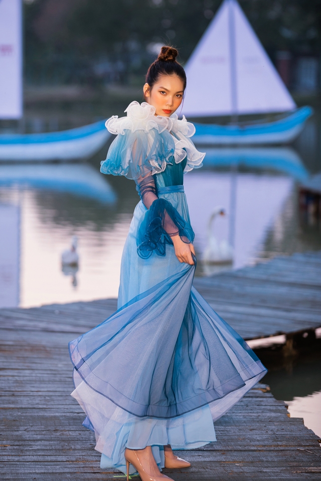 Con gái út nhà MC Diễm Quỳnh tự tin tại Destination Runway Fashion Week - Ảnh 8.