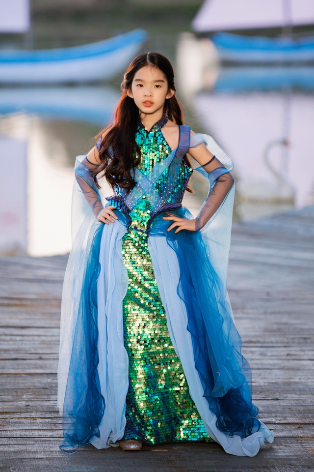 Con gái út nhà MC Diễm Quỳnh tự tin tại Destination Runway Fashion Week - Ảnh 7.