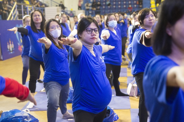 &quot;Mãn nhãn&quot; với hình ảnh gần 1.000 mẹ bầu đồng diễn Yoga  - Ảnh 6.