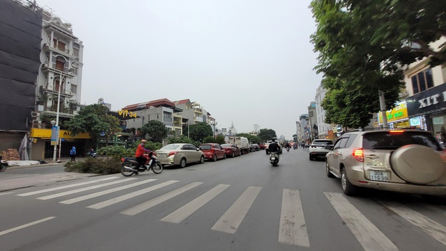 Vườn hoa cấp TP Hà Nội được &quot;tận dụng&quot; làm nơi gửi xe ô tô với giá 2,3 - 2,8 triệu đồng/tháng - Ảnh 23.