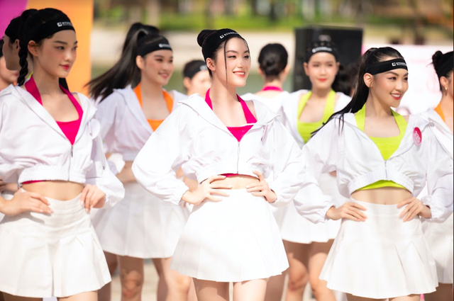 Cận cảnh đường cong Top 35 Hoa hậu Việt Nam trong phần thi Người đẹp thể thao - Ảnh 2.
