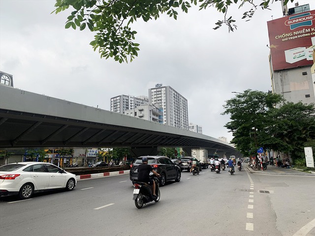 Hà Nội: Khẩn trương hoàn thiện thủ tục để thông xe đường Vành đai 2 - Ảnh 2.