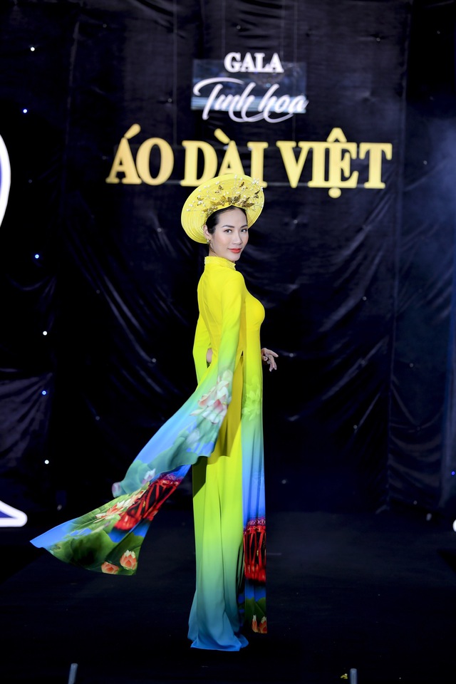 NTK Lanise mang BST Di sản Hà Nội trình diễn show Tinh hoa áo dài Việt của Đỗ Trịnh Hoài Nam 
 - Ảnh 10.