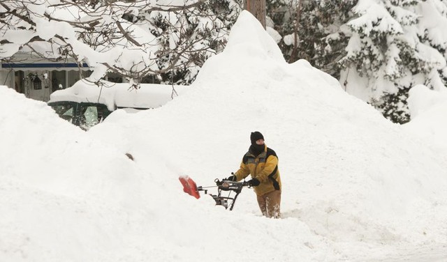 Hình ảnh Giáng sinh lạnh nhất lịch sử nước Mỹ: Bão tuyết &quot;nuốt chửng&quot; cả thành phố, hàng triệu gia đình không có điện - Ảnh 5.