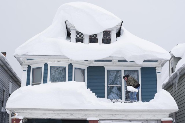 Hình ảnh Giáng sinh lạnh nhất lịch sử nước Mỹ: Bão tuyết &quot;nuốt chửng&quot; cả thành phố, hàng triệu gia đình không có điện - Ảnh 8.