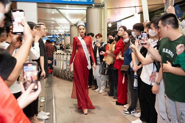 Vì sao hành lý đến Mỹ thi Miss Universe của Ngọc Châu 'khiêm tốn' hơn Khánh Vân, Kim Duyên? - Ảnh 1.