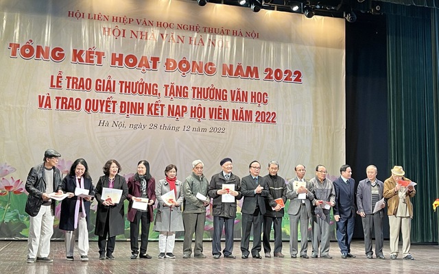 Cố nhà văn Nguyễn Huy Thiệp được truy tặng thưởng Thành tựu văn học trọn đời - Ảnh 2.