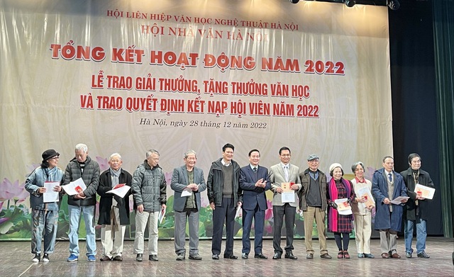 Cố nhà văn Nguyễn Huy Thiệp được truy tặng thưởng Thành tựu văn học trọn đời - Ảnh 1.
