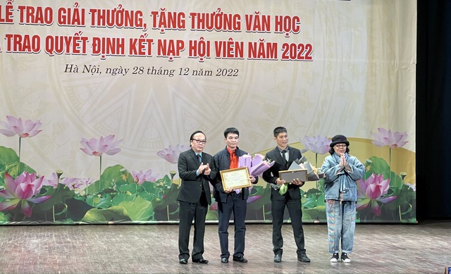 Cố nhà văn Nguyễn Huy Thiệp được truy tặng thưởng Thành tựu văn học trọn đời - Ảnh 3.