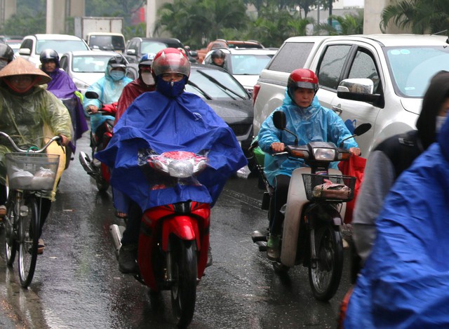 Dự báo thời tiết ngày mai 30/12: Trung Bộ có mưa to, vùng núi Bắc Bộ có băng tuyết và sương muối - Ảnh 1.