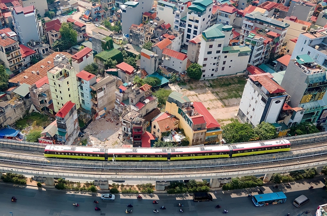 Metro tuyến Nhổn – Ga Hà Nội chạy thử nghiệm 8 đoàn tàu - Ảnh 1.